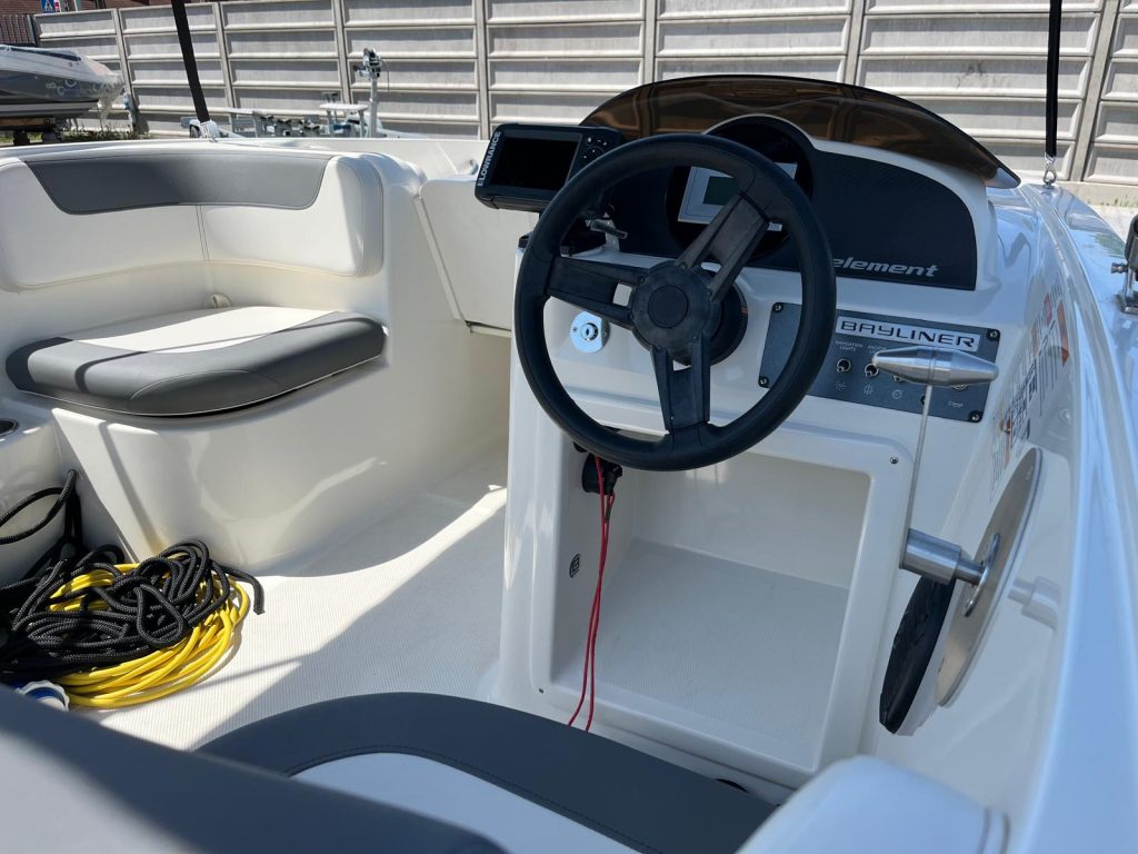 Bayliner E5 greencruzer használt elektromos hajó eladó