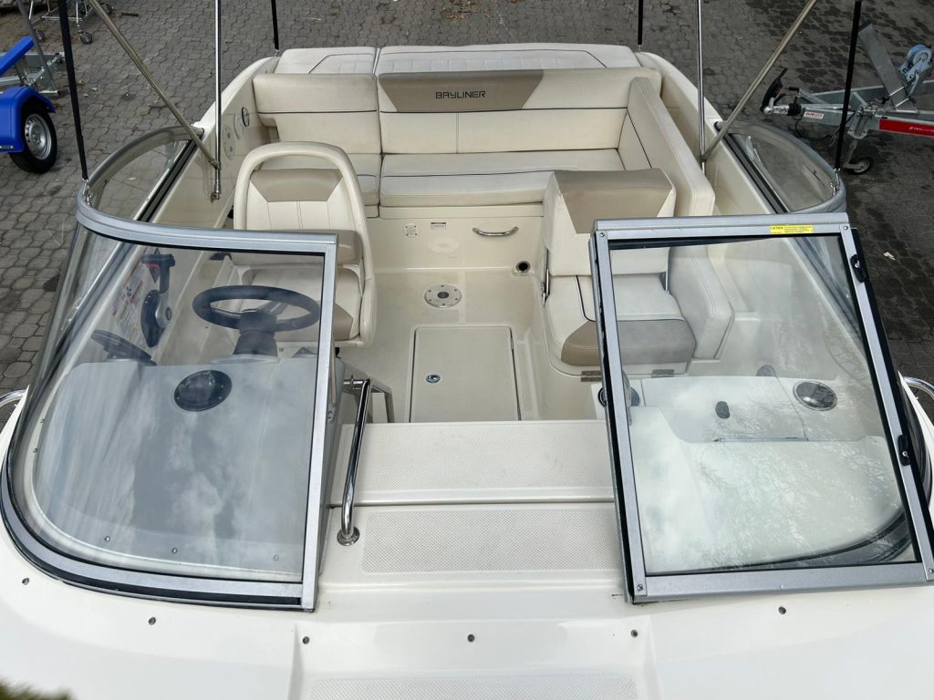 Eladó használt motorcsónak