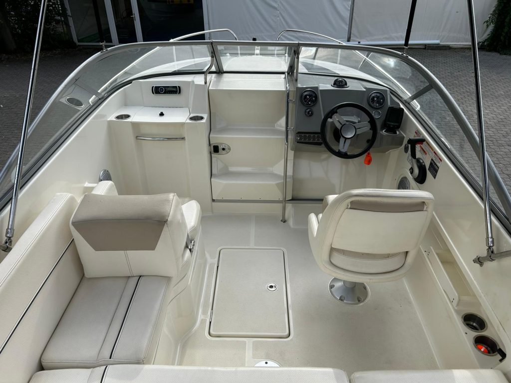 Eladó használt motorcsónak