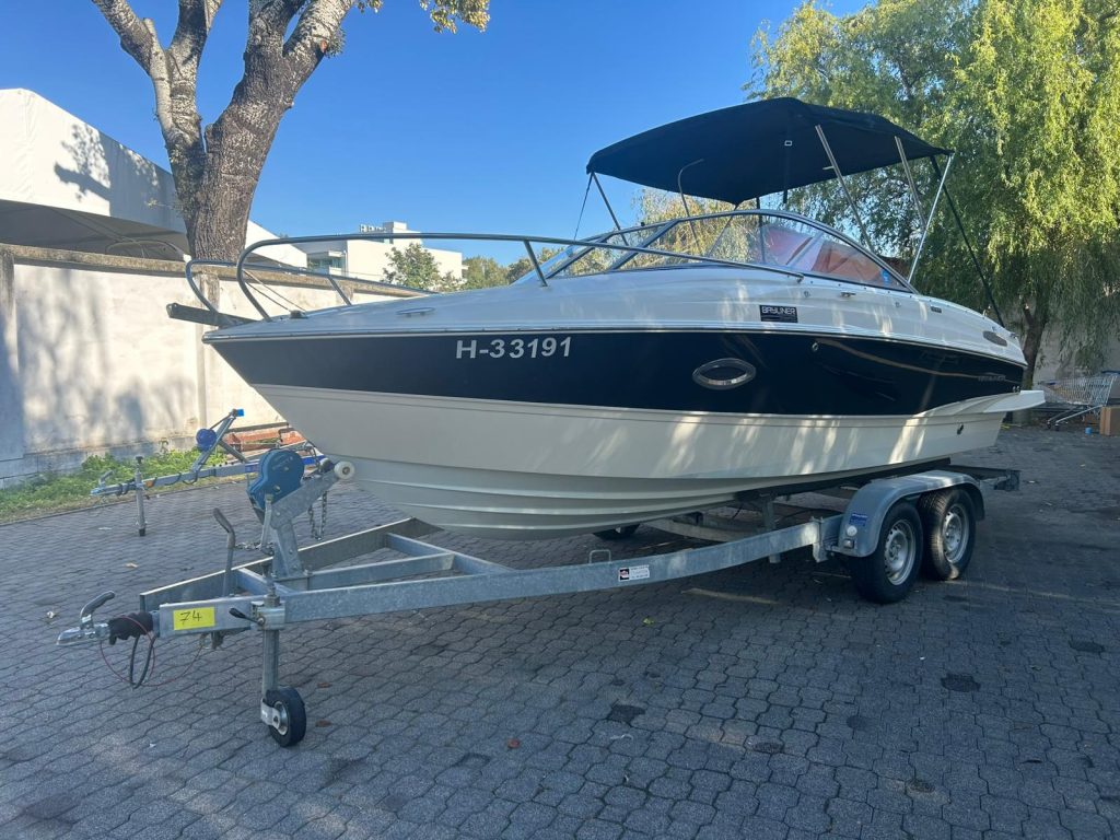 Eladó használt motorcsónak