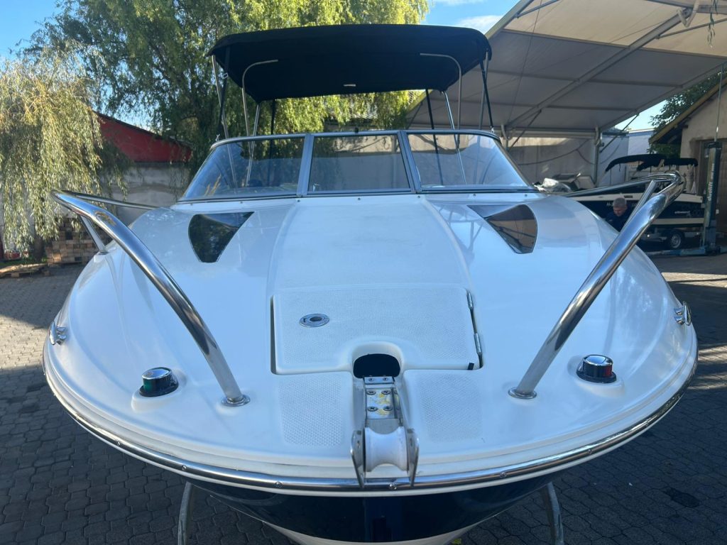 Eladó használt motorcsónak