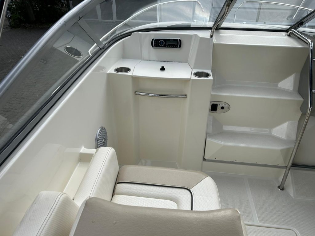 Eladó használt motorcsónak