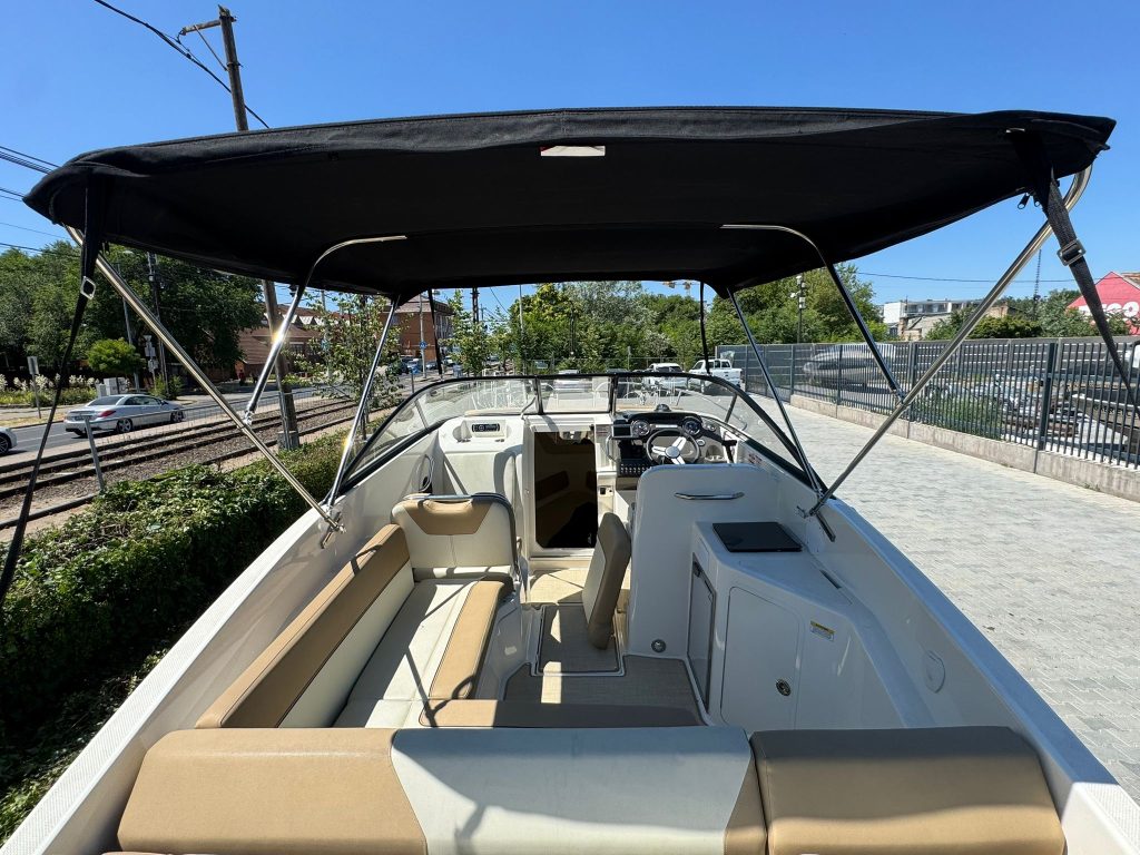 Eladó benzines kabinos motorcsónak