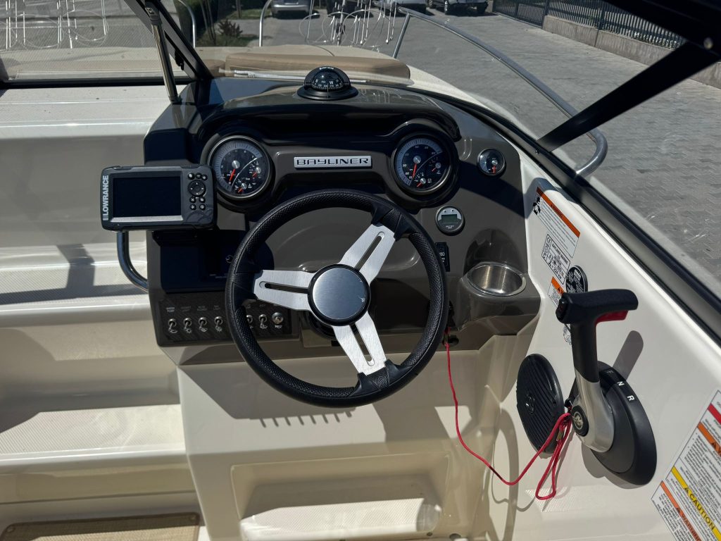 Eladó benzines kabinos motorcsónak