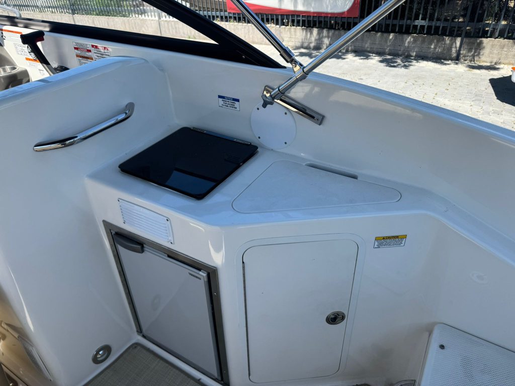 Eladó benzines kabinos motorcsónak