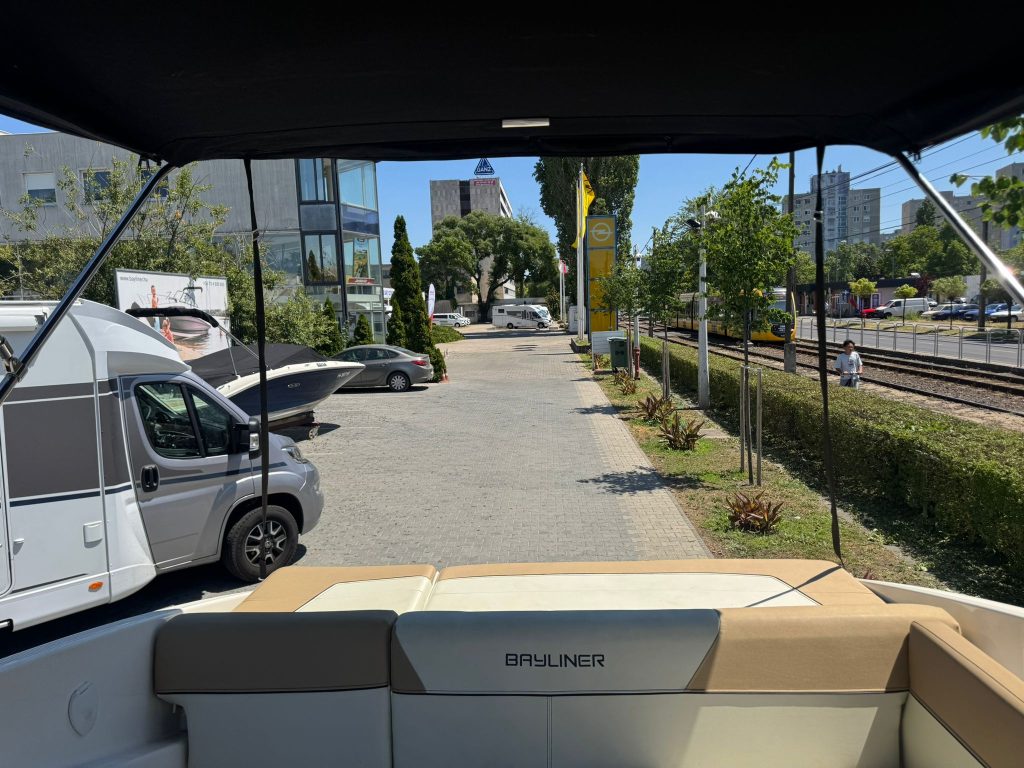 Eladó benzines kabinos motorcsónak