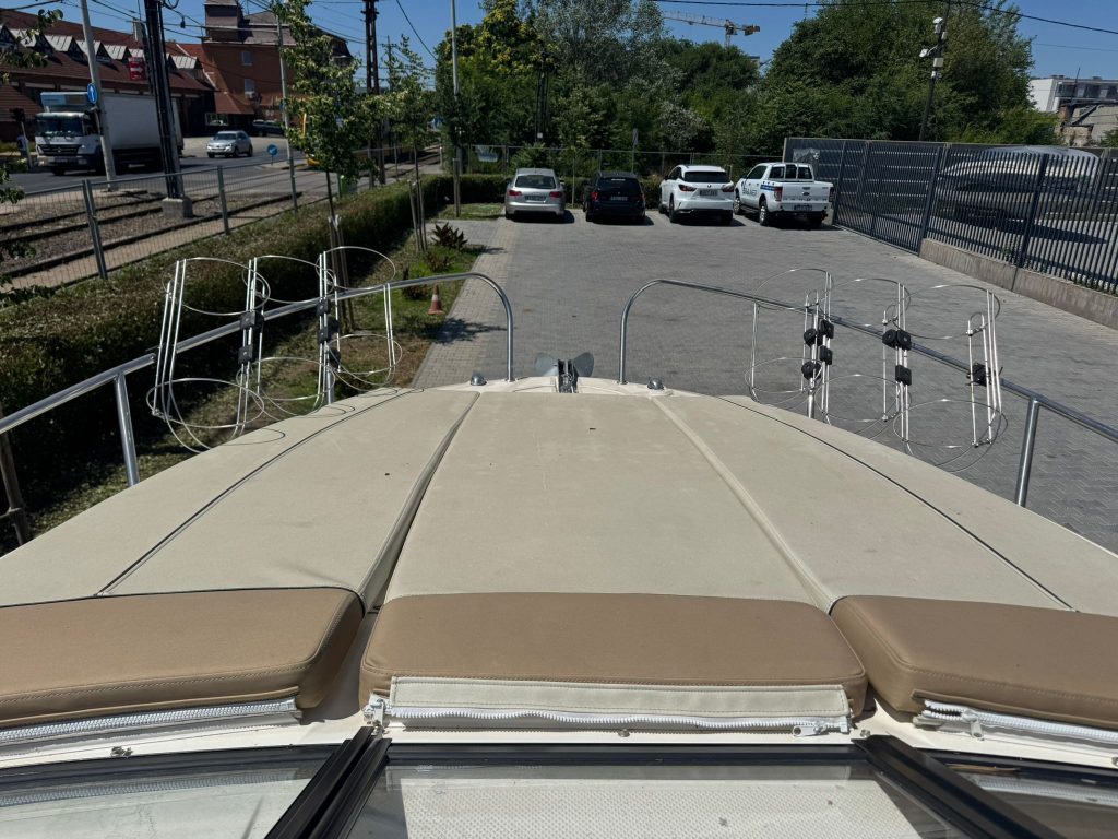 Eladó benzines kabinos motorcsónak