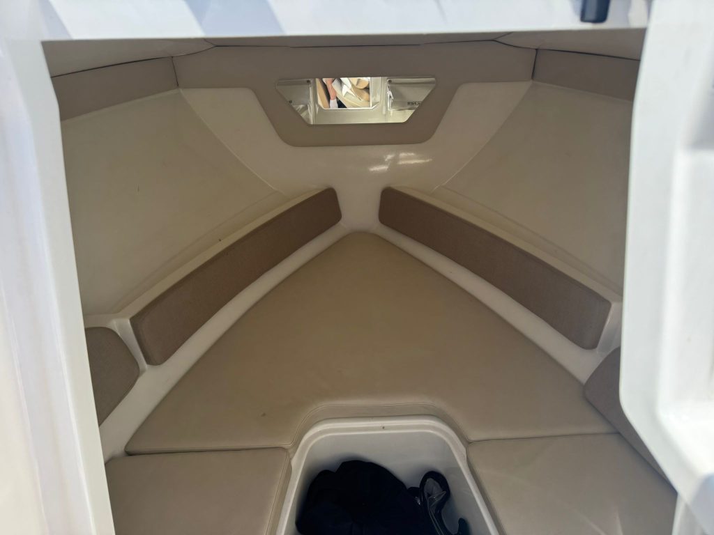 Eladó benzines kabinos motorcsónak