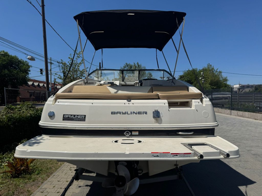 Eladó benzines kabinos motorcsónak