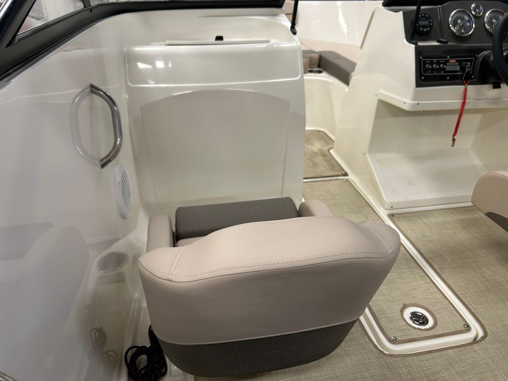 Eladó használt motorcsónak