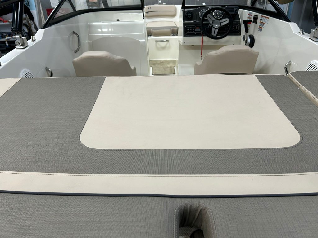 Eladó használt motorcsónak