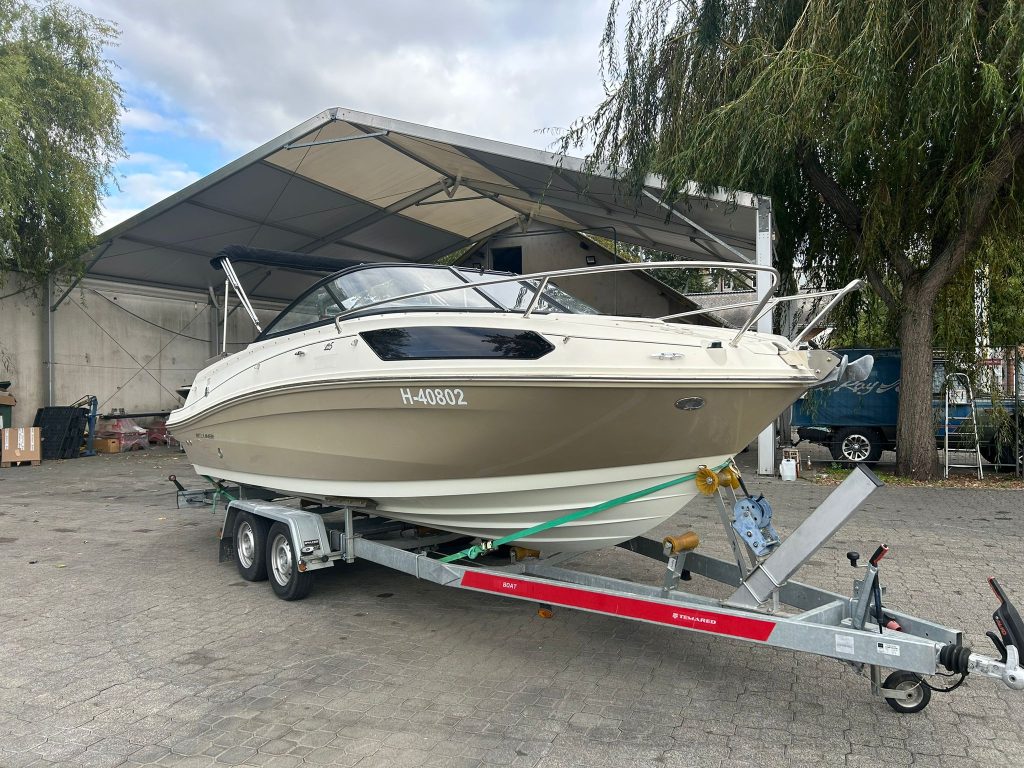 Eladó kabinos motorcsónak