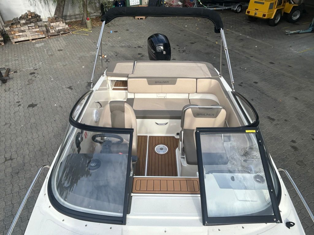 Eladó kabinos motorcsónak