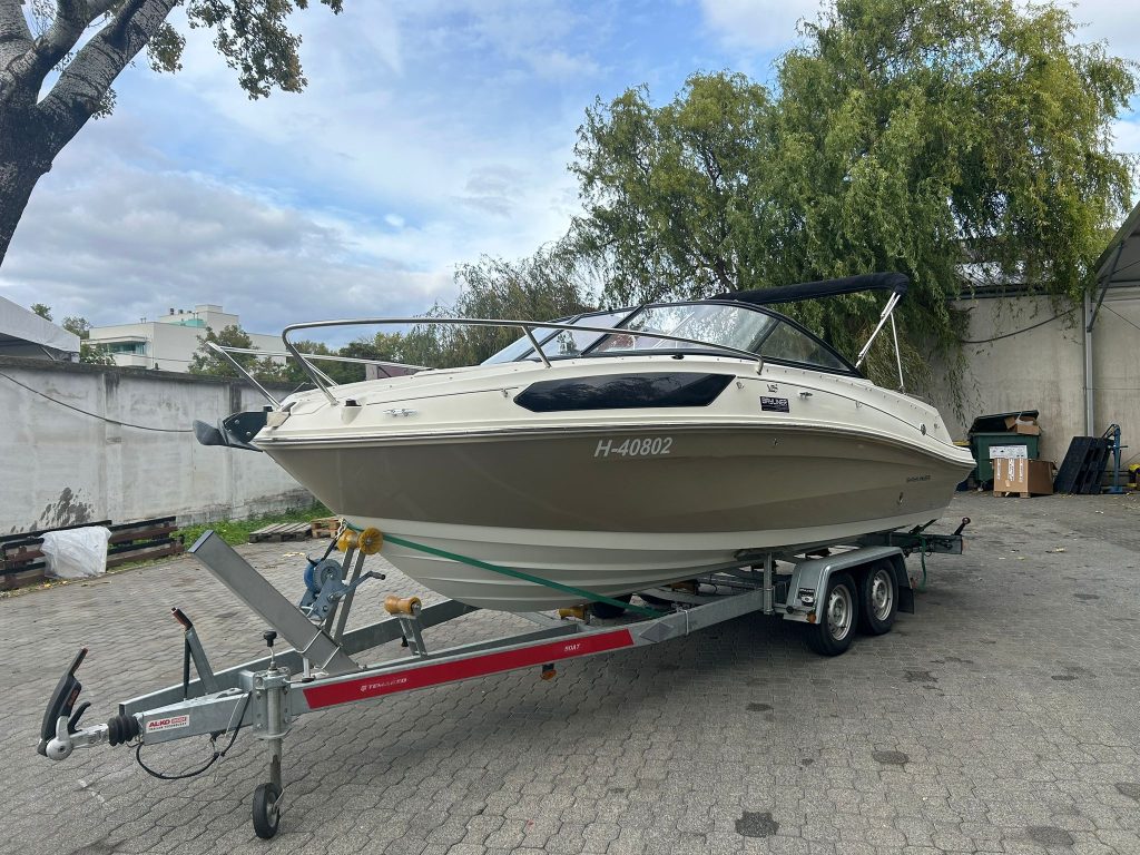 Eladó kabinos motorcsónak