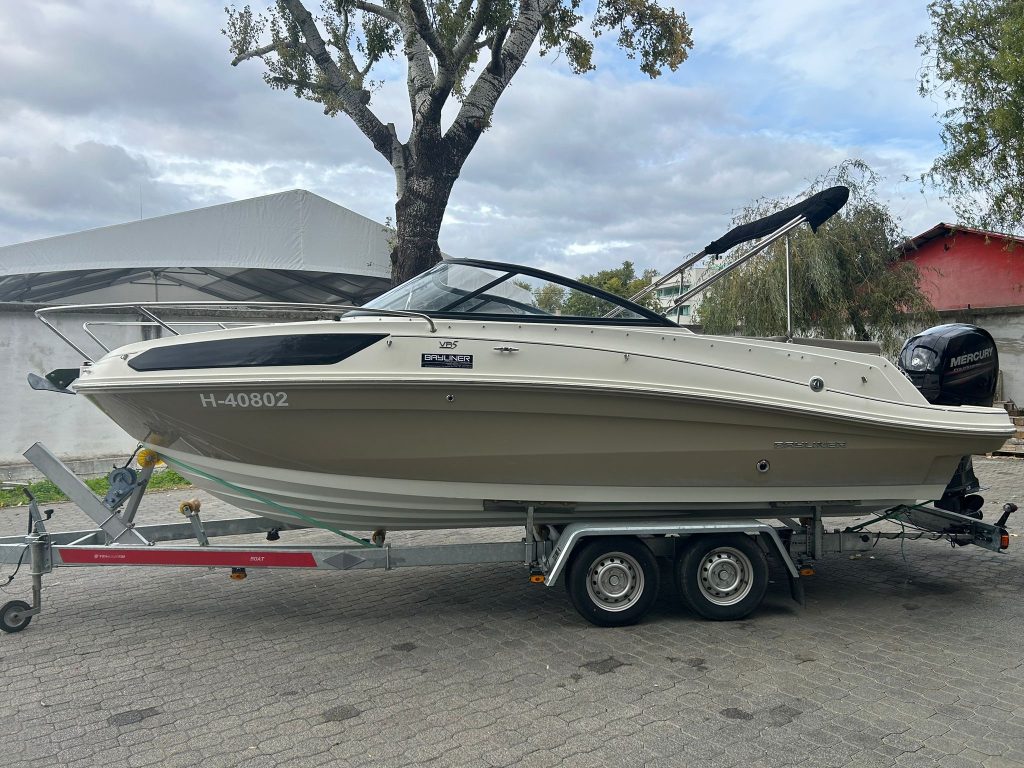 Eladó kabinos motorcsónak