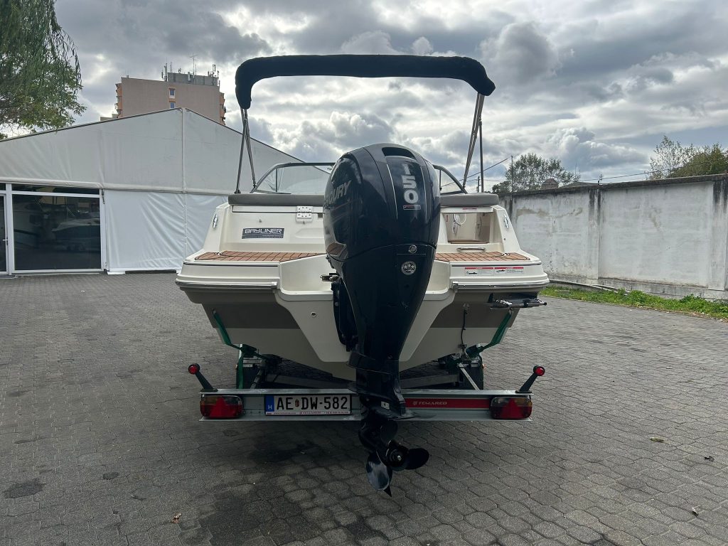 Eladó kabinos motorcsónak