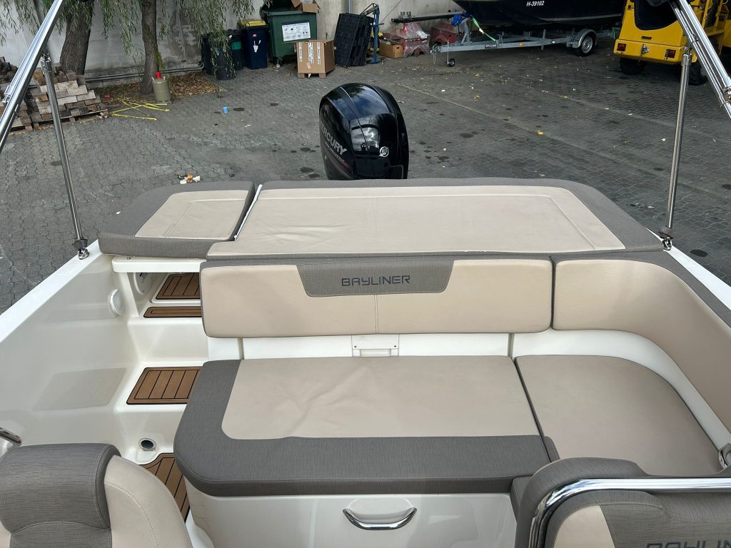 Eladó kabinos motorcsónak