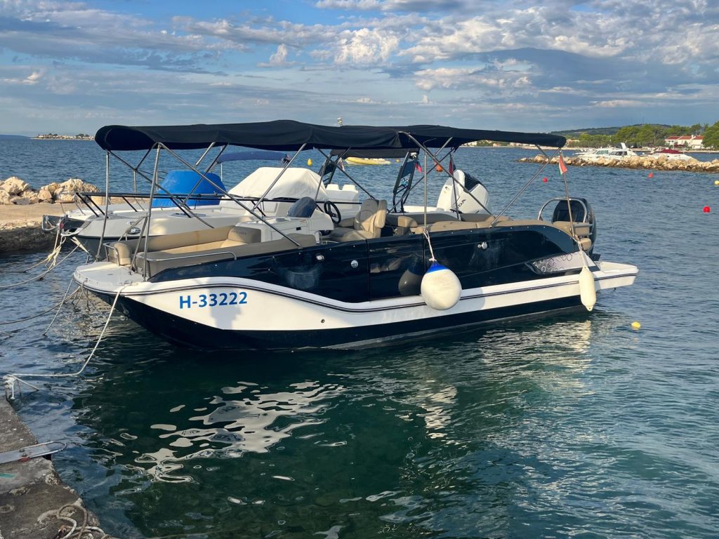 Eladó használt ponton motorcsónak