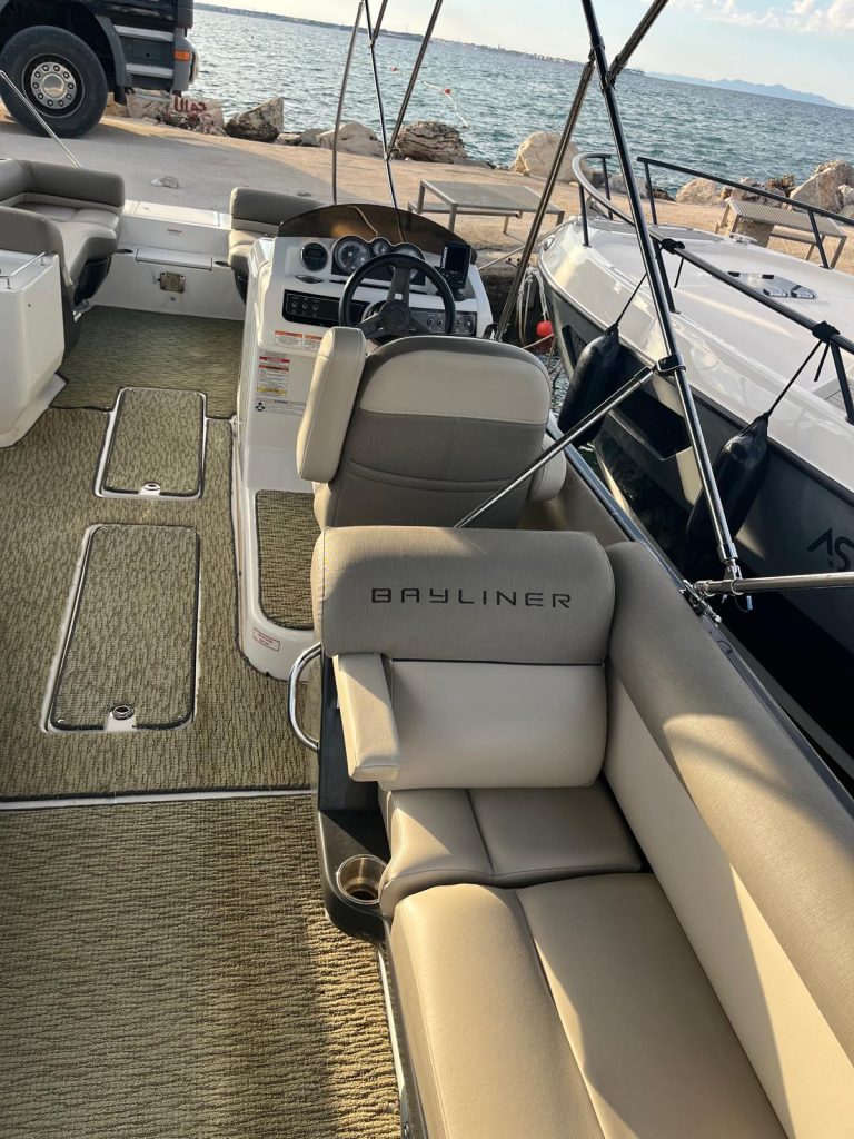 Eladó használt ponton motorcsónak