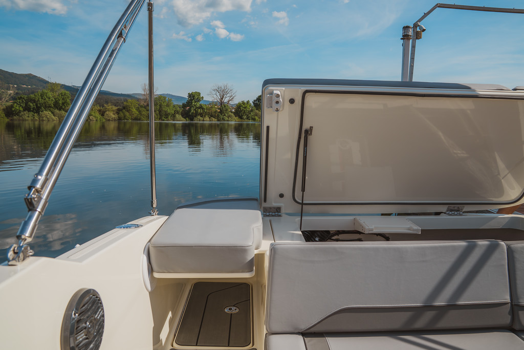 Eladó kabinos motorcsónak