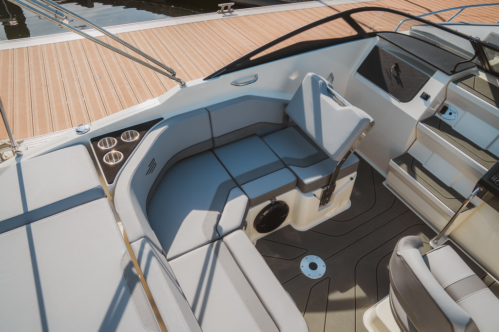 Eladó kabinos motorcsónak