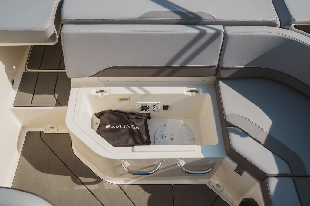 Eladó kabinos motorcsónak