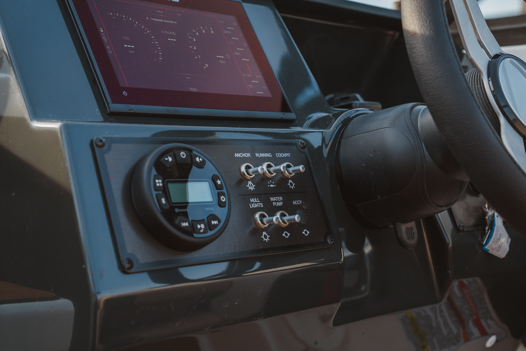 Eladó kabinos motorcsónak