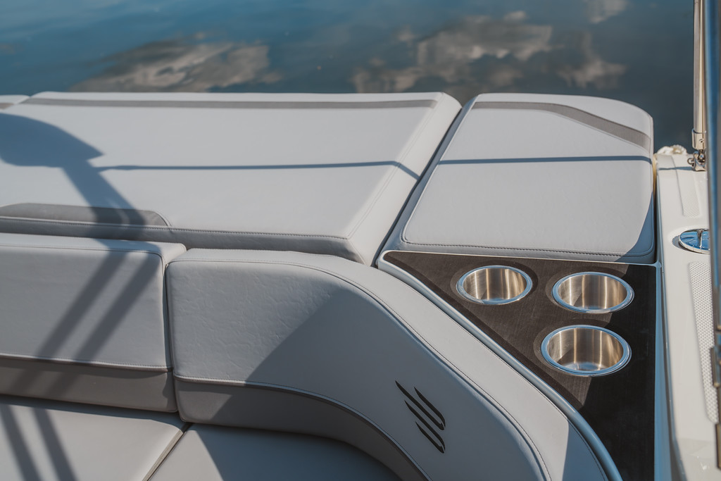 Eladó kabinos motorcsónak