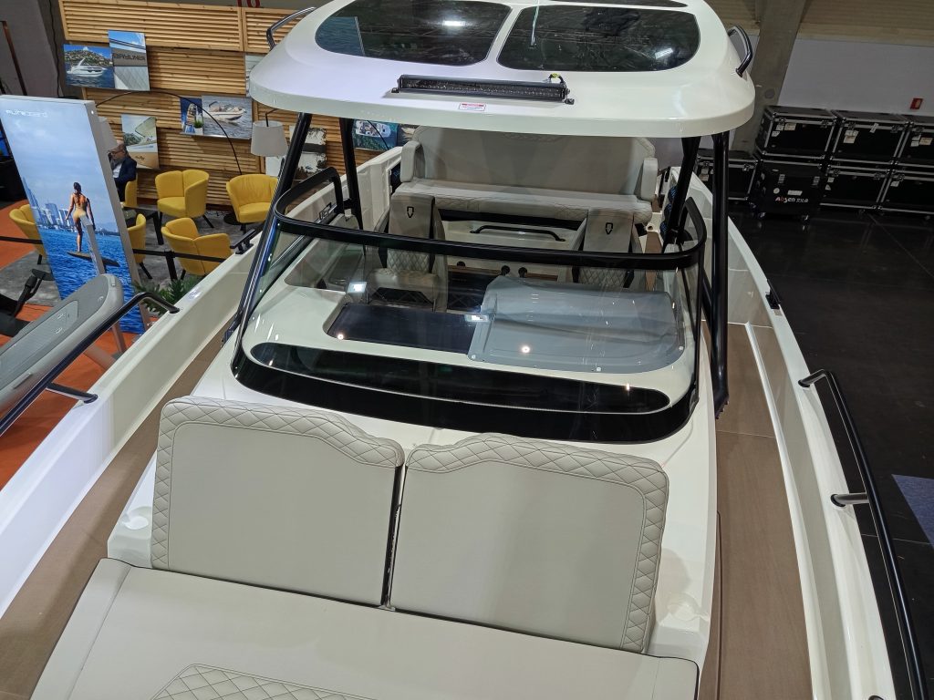 Navan motorcsónak eladó