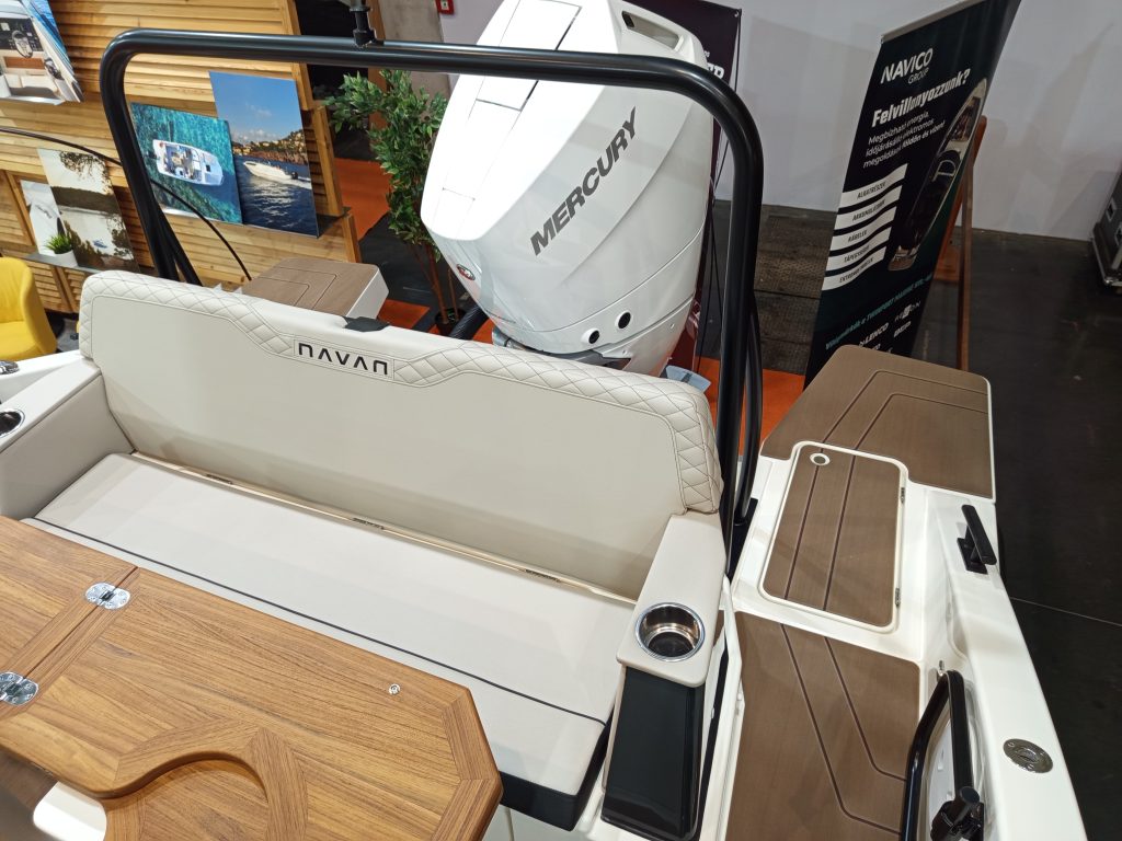 Navan motorcsónak eladó